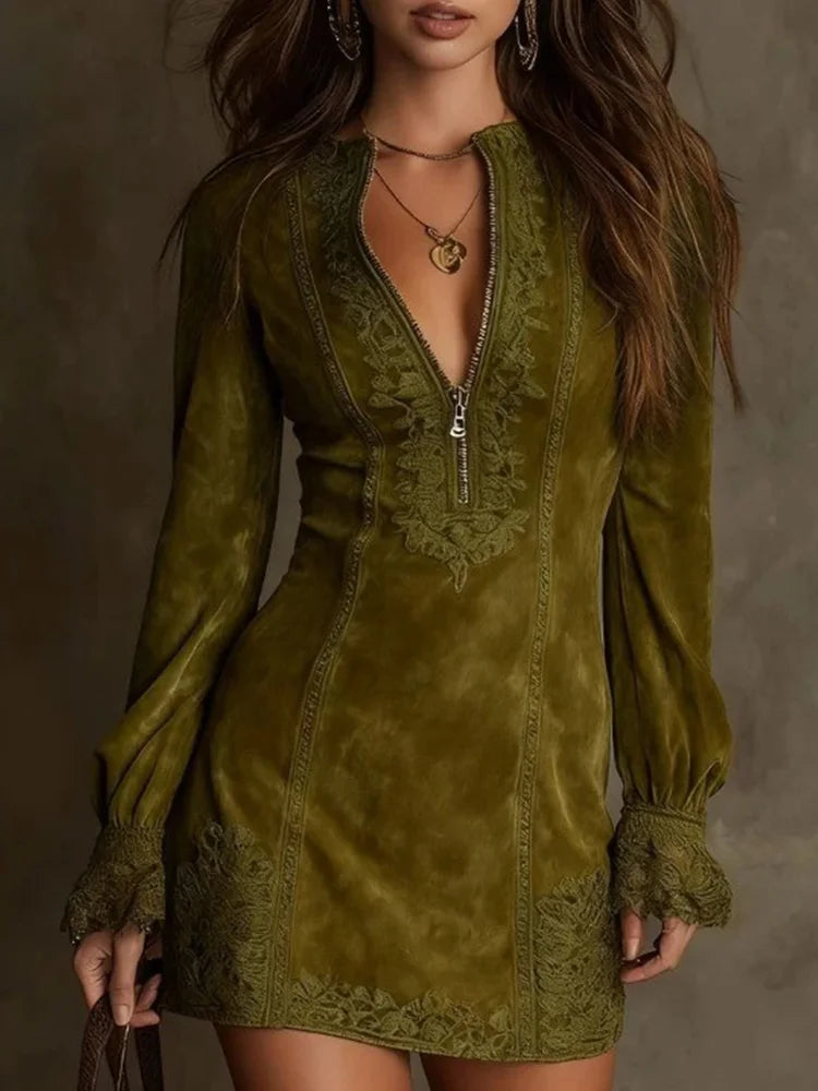 IW Mokkanahkamekko elegantilla pitsikoristeella, vihreä mekko pitkähihaisilla hihoilla ja vetoketjulla.