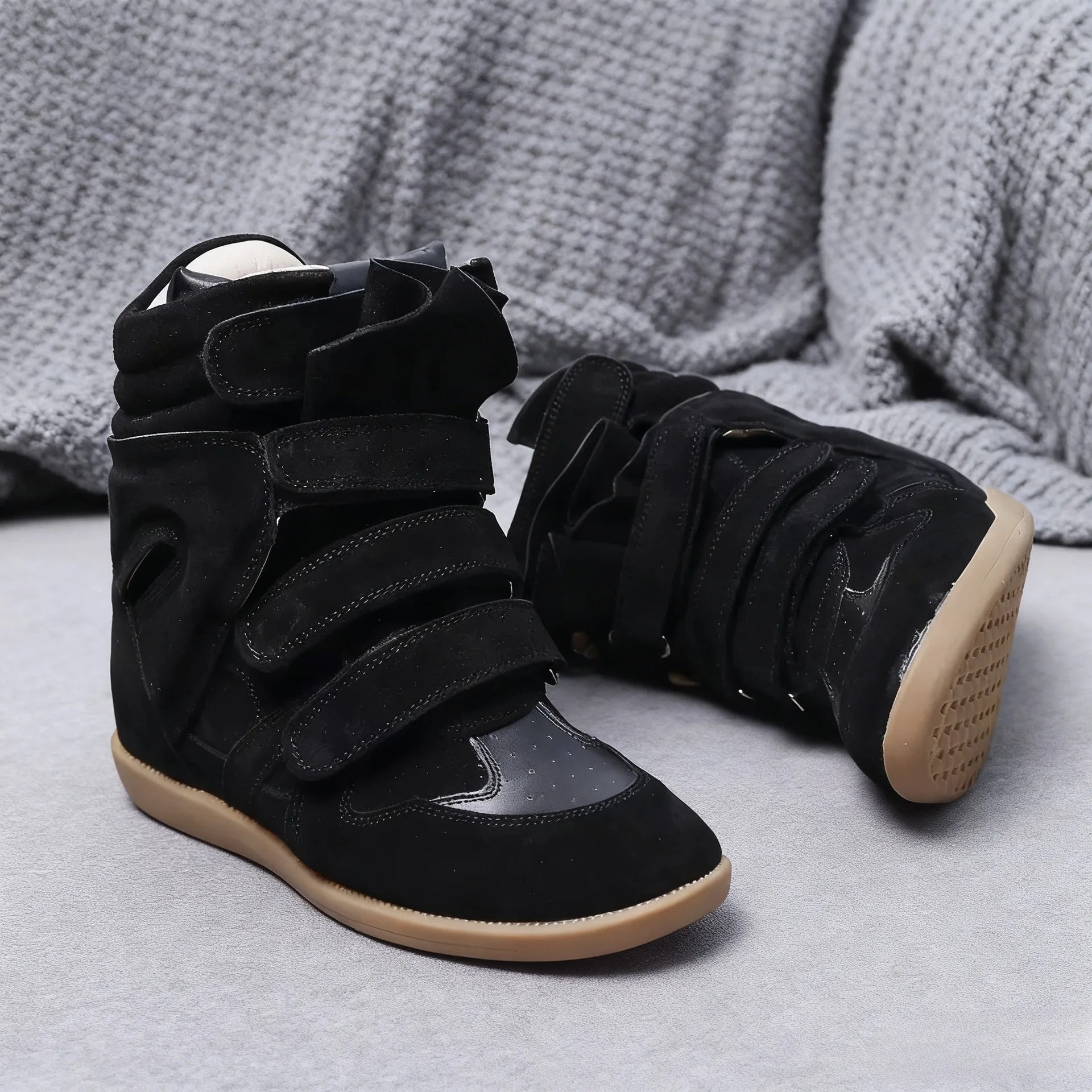 Tyylikkäät Ironywear kiilakorkolenkkarit